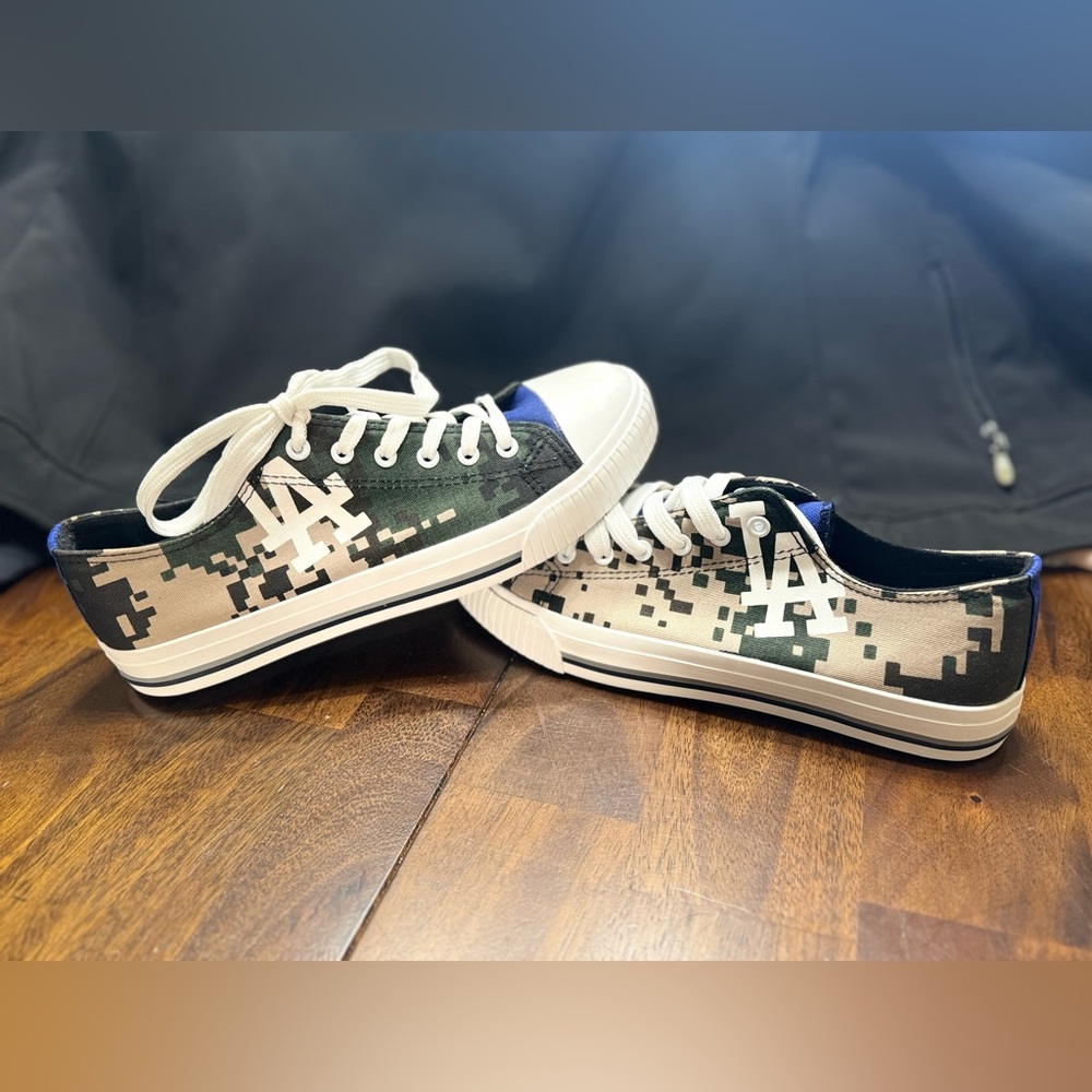 La Dodger foco shoes new size 8 men’s